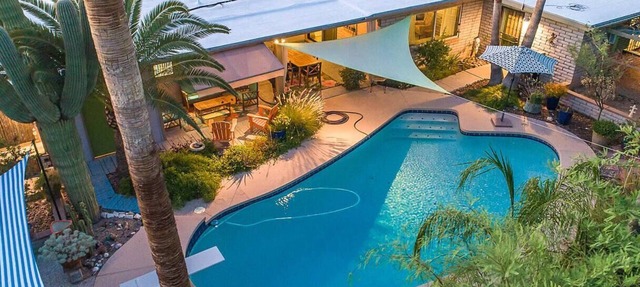 Poolside Oasis, Luscious Gardens, and Spacious 4-bedroom house in Tucson