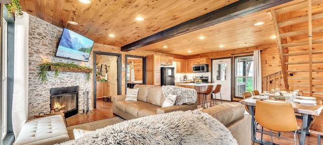 Pop & Granny's cabin with a fire pit, hot tub, & indoor pool!