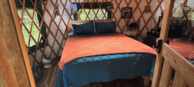 Porter’s Perch – Rustic Yurt Stay Near Seward