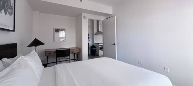 Practical 2 Bedroom Unit w/Kitchen Near Manhattan – Midtown Just 1 Stop