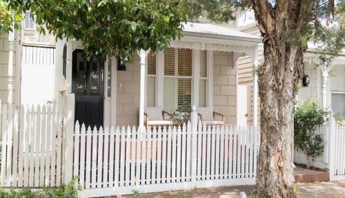 Prahran Timeless & Modern Haven - Central Location