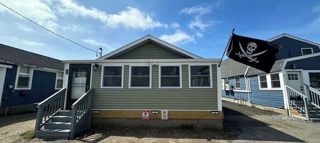 Premier, modern, fully renovated, Beach home.stroll to the beach in 3 minutes!