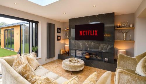 Premium 4BR House Sleeps 8, Garden & Parking