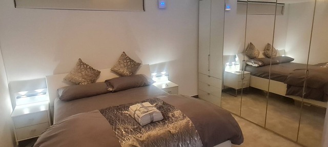 Premium Self Contained One Bedroom detached House with Private Entrance.ttttttt