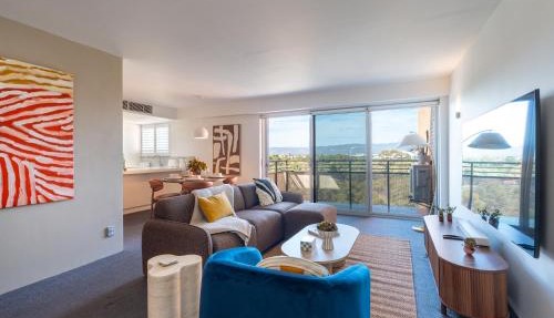 Premium top-floor apartment with stunning views