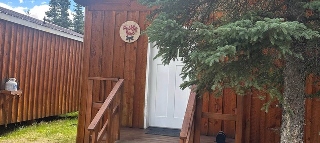 Prickly Rose Cabin-Arctic Dragonfly Inn