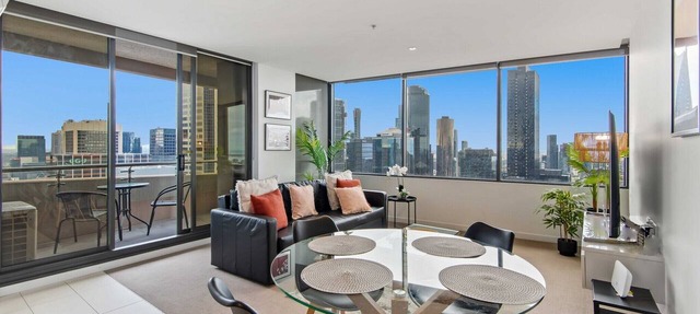 Pristine 2-Bed Central Apartment with City Views