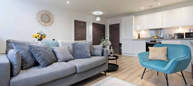 Pristine Flat, Ideal for Small groups, Sleeps 4!