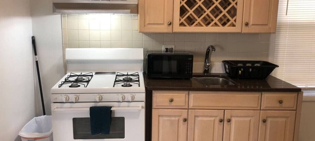 Private 2-bedroom apartment with direct bus to NYC Manhattan only a 5-minute walk away