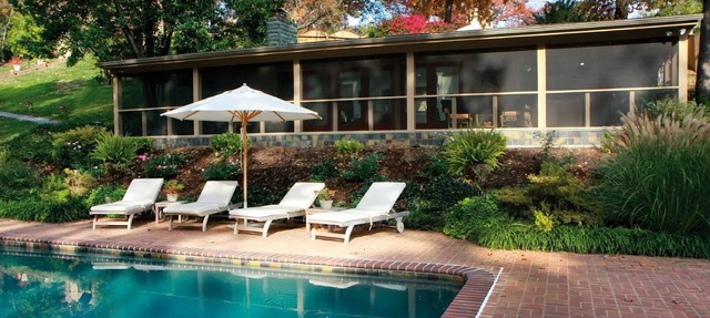 Private 2 bedroom bungalo