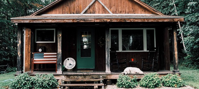 Private 3-bedroom cabin with WiFi and backyard!