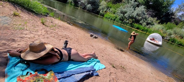 Private Beach on Rio Grande Adobe Historical Artist Family Home near Ski Valley