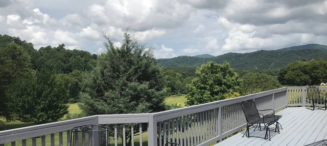 Private Blue Ridge getaway with extra basement suite.