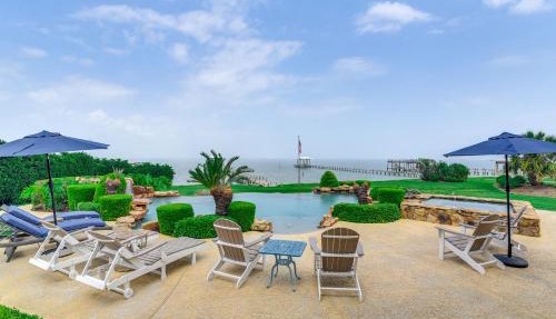 Private Dock + Pier: Luxe Villa on Galveston Bay!