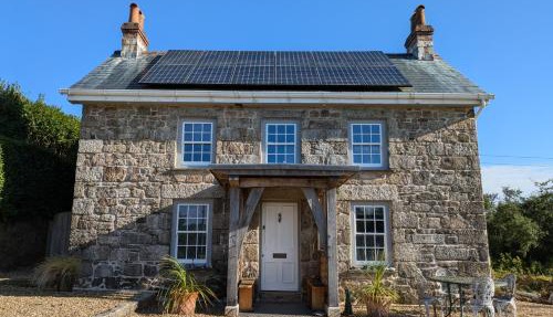 Private Double Room and Ensuite in Historic Cornish Cottage