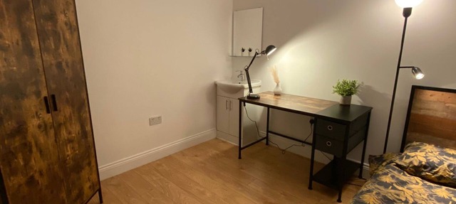 Private Double Room Mins To Central w Elizabeth L.