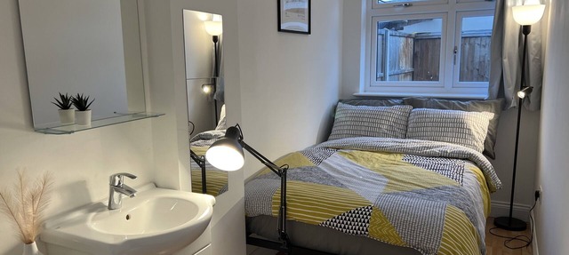Private Double Room Mins To Central w Elizabeth L.