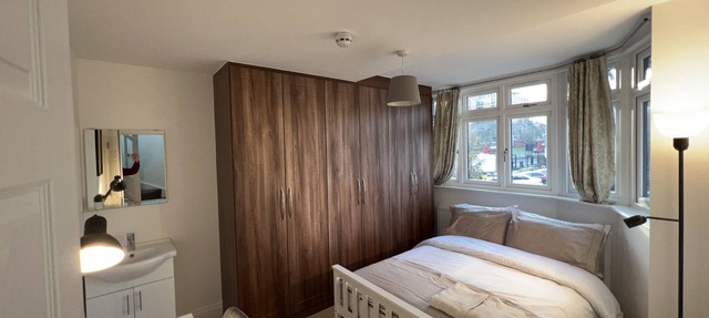 Private Double Room Mins To Central w Elizabeth L.