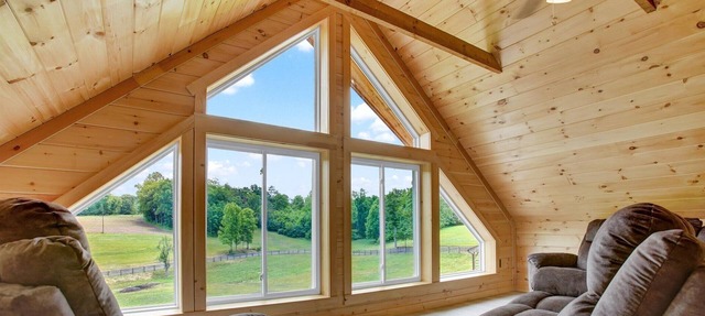 Private Farm Setting w/7-bedroom cabin & pond, Plus 3 acres of yard space