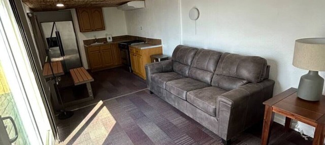 Private house. 1 bed 1 bath full kitchen. Remote location very private