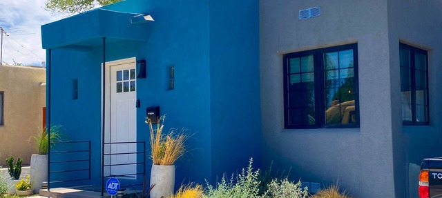 Private house in a safe area, close to Nob Hill, UNM, Airport, Netflix, and KAFB