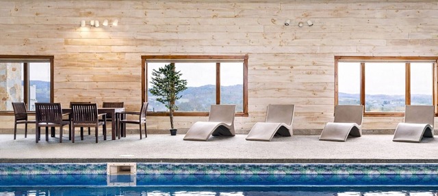 Private Indoor Heated Pool + Hot Tub + Fire Pit + Pond, on 35 Acres - sleeps 20