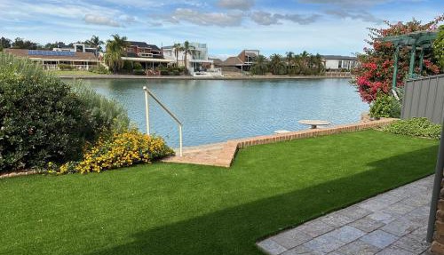 Private Lakefront Retreat in West Lakes