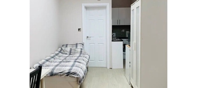 Private modern studio in Whitton Gardens