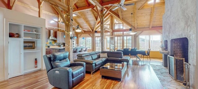 Private mountain retreat with a game room, home theater, & jetted tub