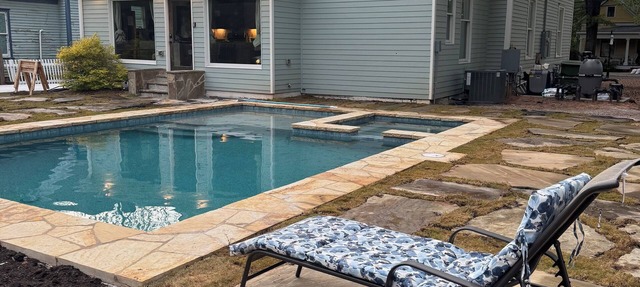 Private Pool & Hot-tub! Walk Downtown; Large Porch; King Beds; Spacious