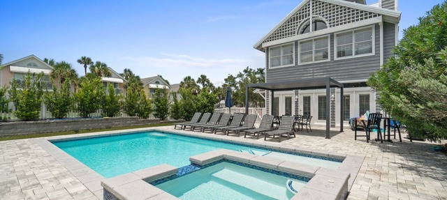 PRIVATE Pool & Spa ~ PRIVATE Beach Access ~ FREE 6 Seat Golf Cart ~Steps to Beach!