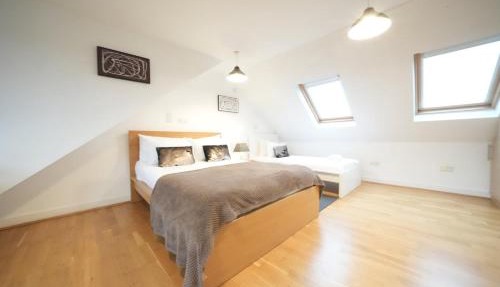 Private Rooms-Private Bathrooms-Near Airport- CABIN CREW paradise
