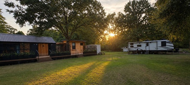 Private RV + Wellness Studio Near Savannah. Sleeps 8 .Fire Pit.
