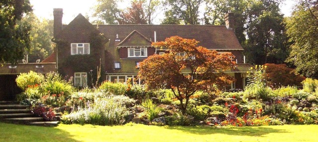 Private, self-contained, 1st flr flat with large balcony & beautiful views