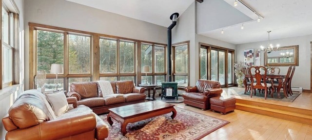 Private spacious retreat w/large yard: near town, skiing, hiking & attractions