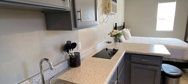 ⭐️Private stand-alone studio Central⭐️