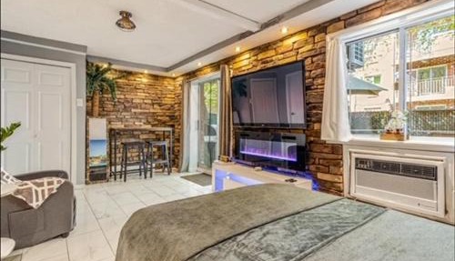 Private Studio Suite with Separate Entrance & Backyard, Quiet Brooklyn Stay
