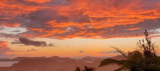 Private,Unique,Old Memroabilia, Rustic,Sea View,Sunsets,Playground,Pets ok WIFI