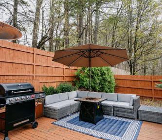 Prof Designed, 5 min KSU, HotTub, Game Room, hiking