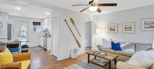 *PROFESSIONALLY CLEANED COASTAL Beach Chic Coastal Villa! Clean w/Large Yard!