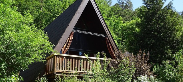Pure nature: bright comfort house between bathing lake and forest, with a sunny XXL loggia
