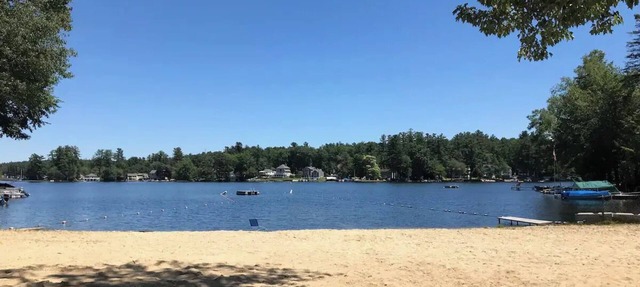 Quaint Cobbetts Pond Cottage with Pond Views