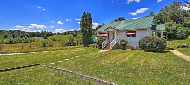 Quaint & Scenic Country Cottage, 3 Mi to New River