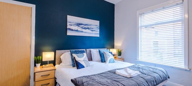 Queens Avenue - Central Chester Home - Sleeps 9