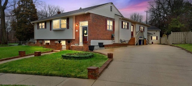 Quiet 3BR/2BA Duplex PetFriendly Sleeps 9, PrivatePatio Workspace & AmpleParking
