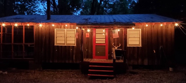 Quiet and secluded rustic/vintage cabin near Clarks Hill Lake and Lake Russell