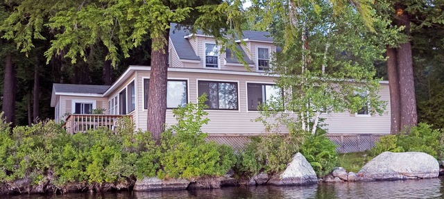 Quiet, clean 4-bed lake-front cottage on Loon Pond, NH