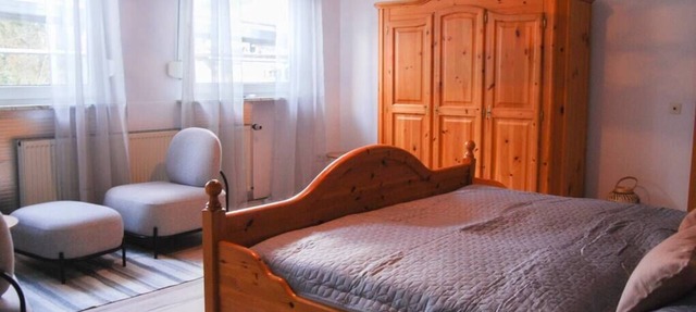 Quiet, spacious room, priv. Bathroom, spring water