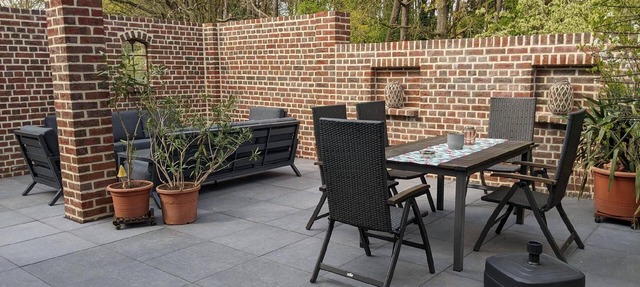 Quietly situated holiday house with a cosy terrace and a grill