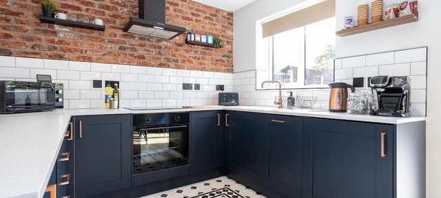 Railway House - Central Warrington - Sleeps 6
